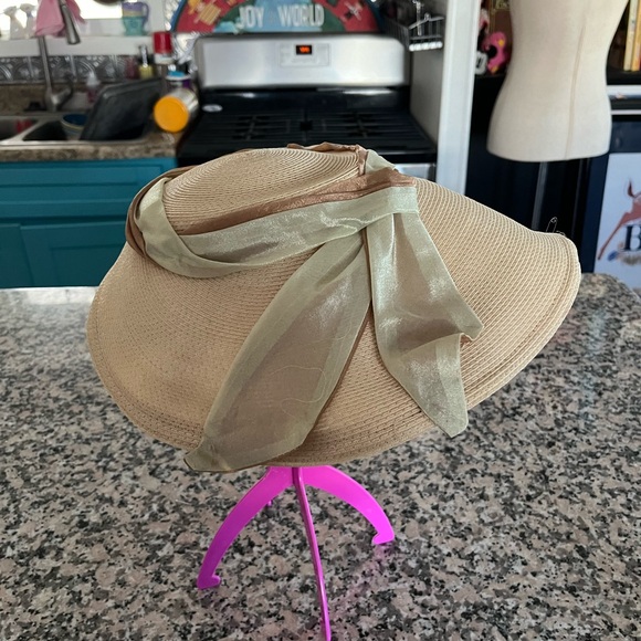 Accessories - Vintage straw hat with chiffon ribbon trim